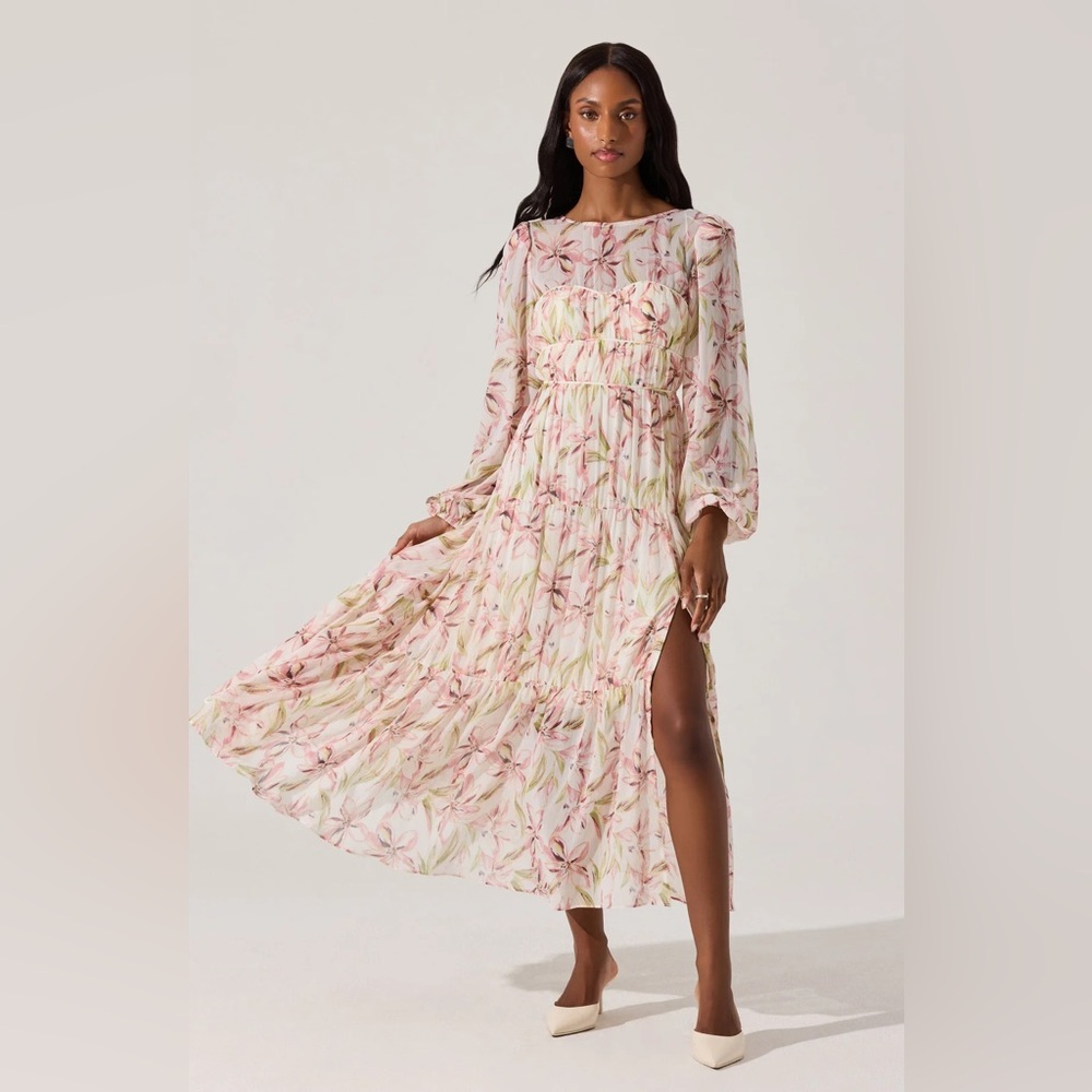 ASTR The Label Pleated Chiffon Midi Dress